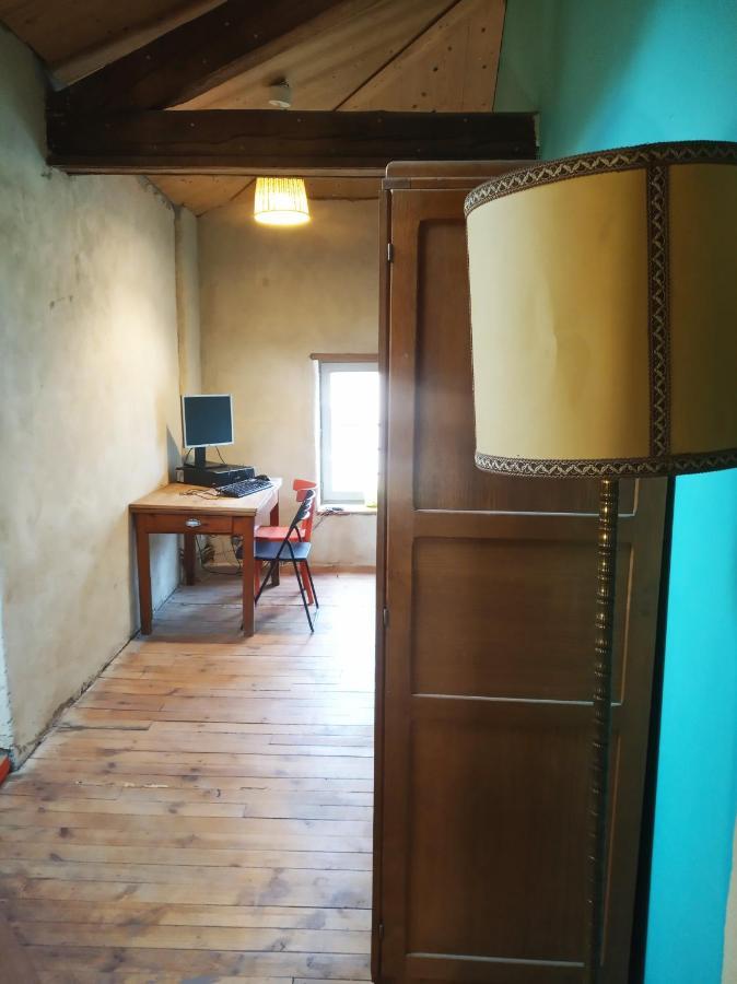 La Maison Rouge - Backpacker Hostel 생테티엔 외부 사진