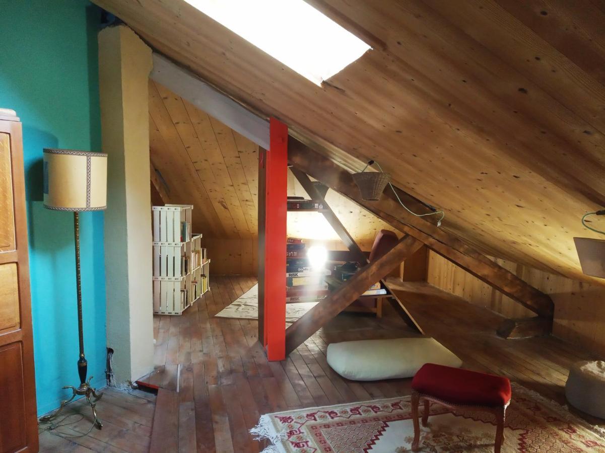 La Maison Rouge - Backpacker Hostel 생테티엔 외부 사진